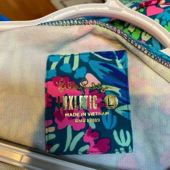 Lilly Pulitzer - Luxletic Blythe Pullover UPF 50 Size L. Multi Tiny Garden - Picture 4 of 5